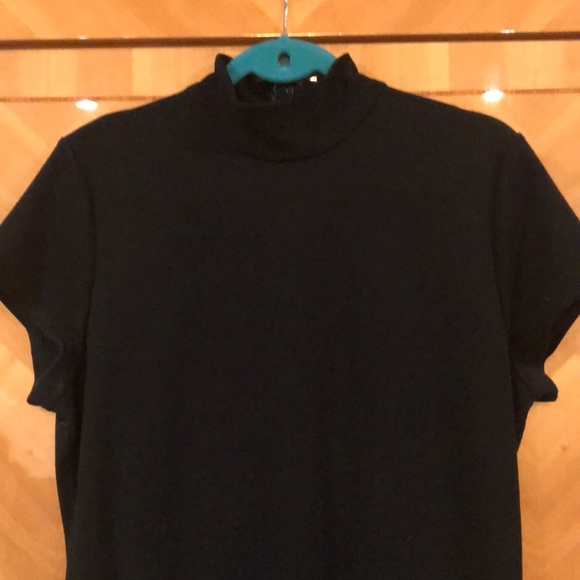 Black and White Short Sleeve Dress - Picture 2 of 8